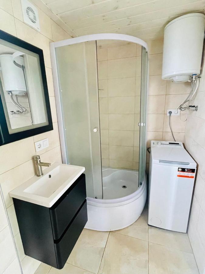 Holiday home Tiny House Aan Het Water Op De Appelhof Wommels